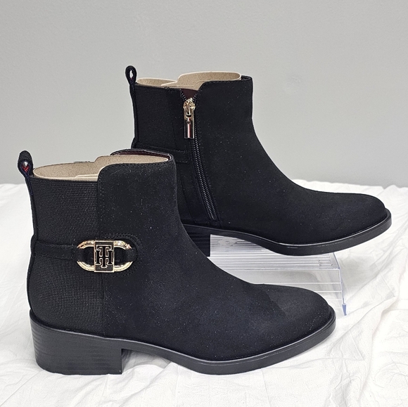 TOMMY HILFIGER Women's Black Suede Imiera Zippered Ankle Boots Size 9.5 NEW - Picture 2 of 11